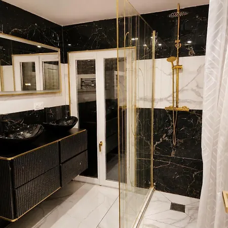 Romantique Avec Jacuzzi Et Cinema Pres De Paris Apartment Bobigny