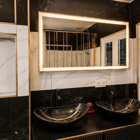 Apartment Romantique Avec Jacuzzi Et Cinema Pres De Paris Bobigny